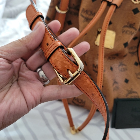 MCM Munchen Large Bucket Bag in Cognac - Picture 3 of 7